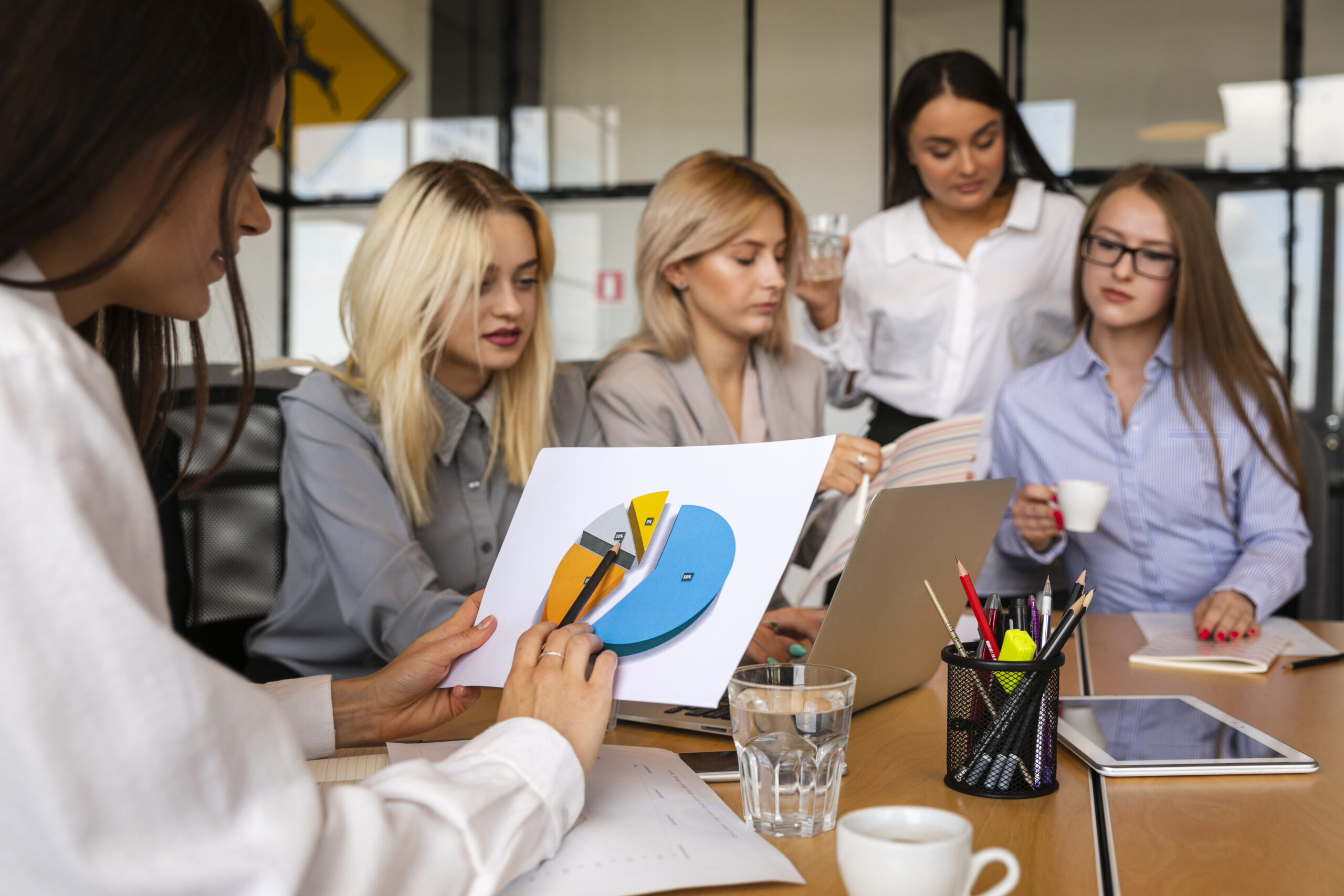 corporate-office-with-women-meeting